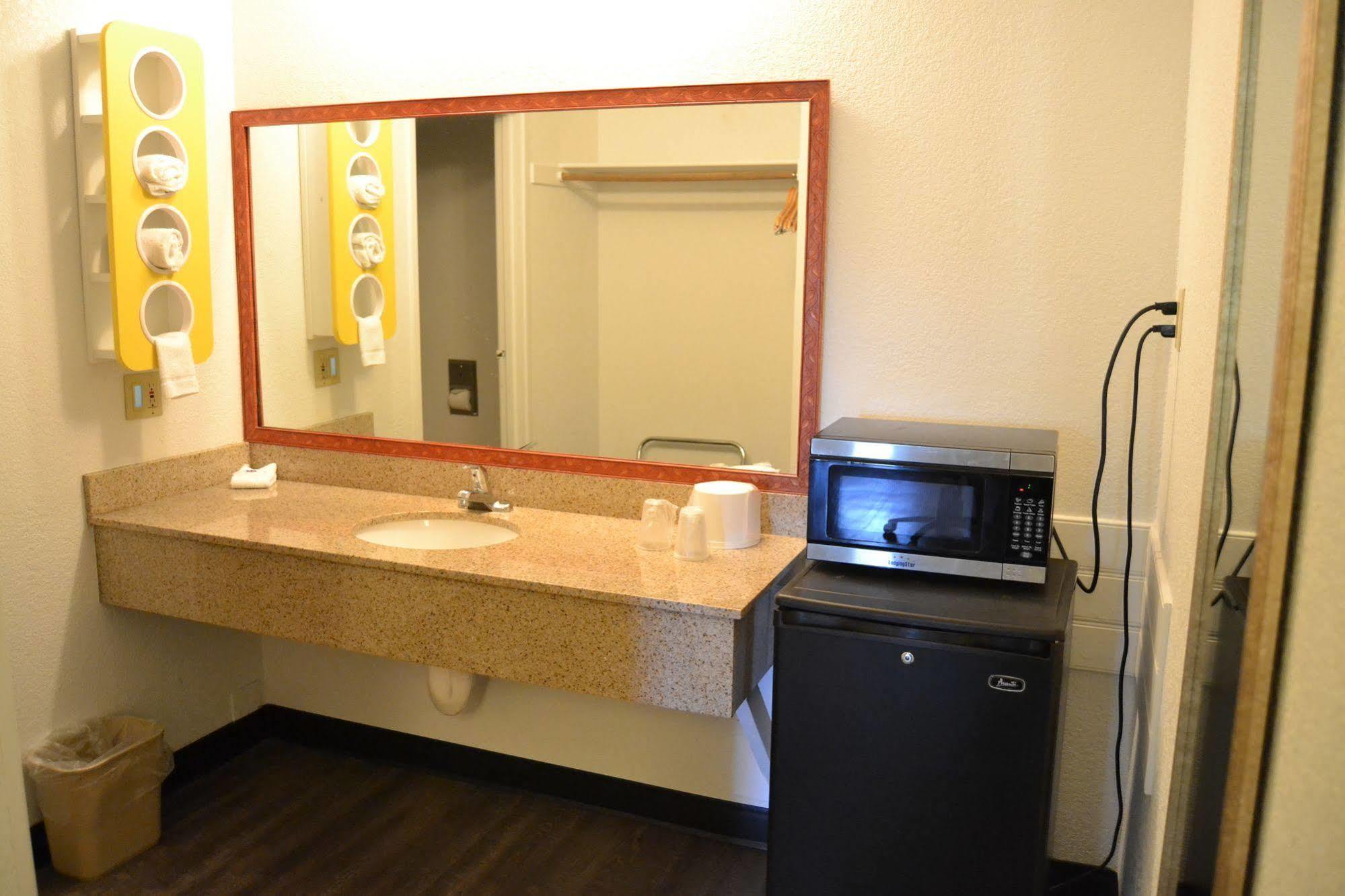 Motel 6 Oakdale, Ca Экстерьер фото